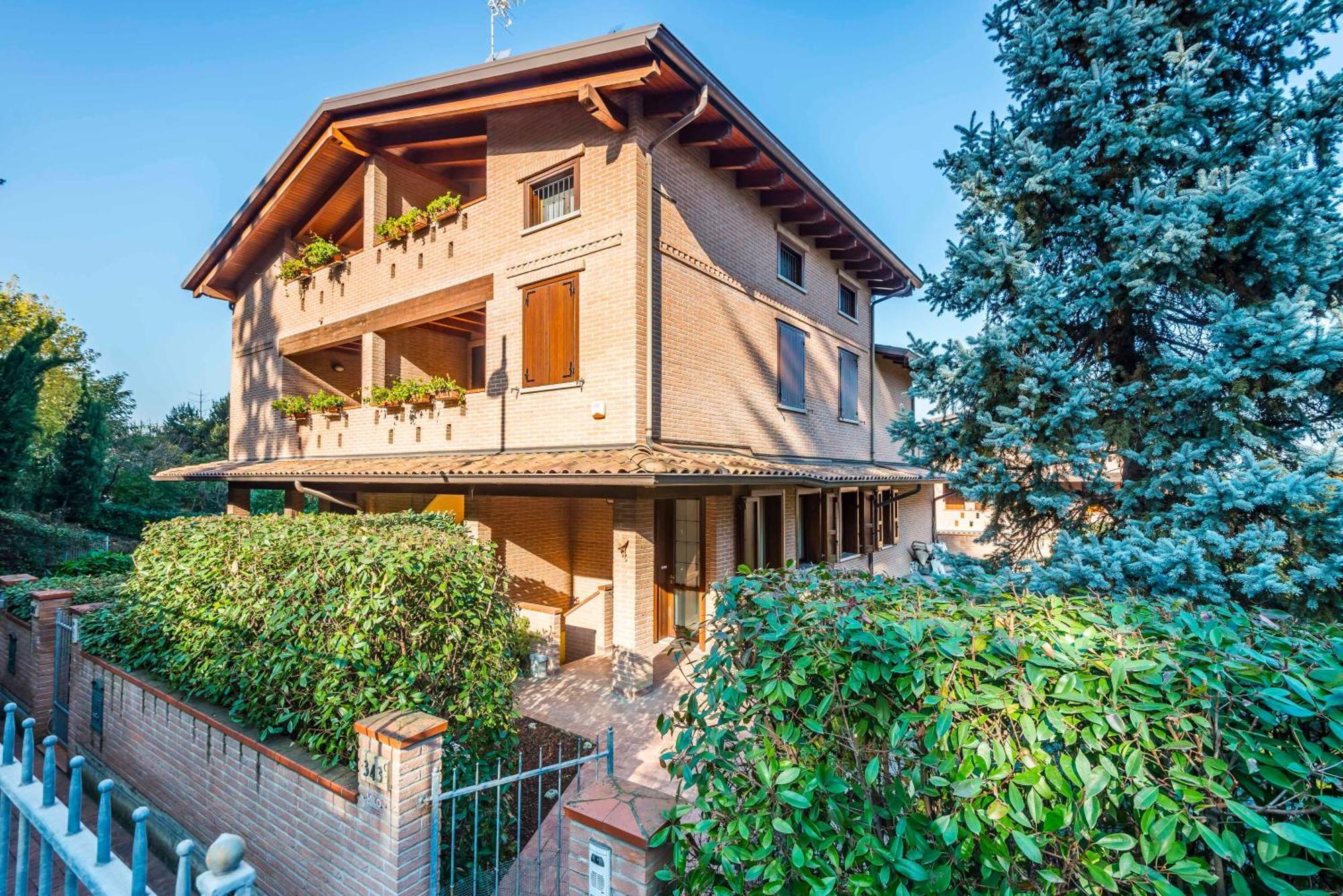Jacuzzi Apartment In Italian Villa, Wi-Fi & Garden Sassuolo - Maranello Casalgrande エクステリア 写真